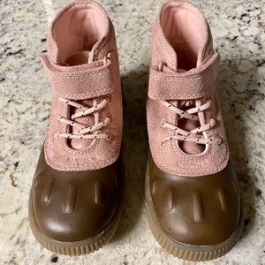 5 for $25 like new Carters duck boots
